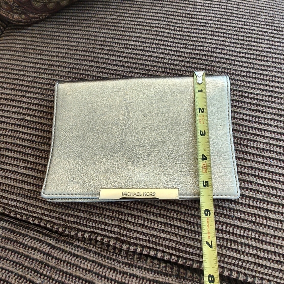 Beautiful Gold Colored MK Michael Kors clutch purse wallet in great shape! - Picture 8 of 9